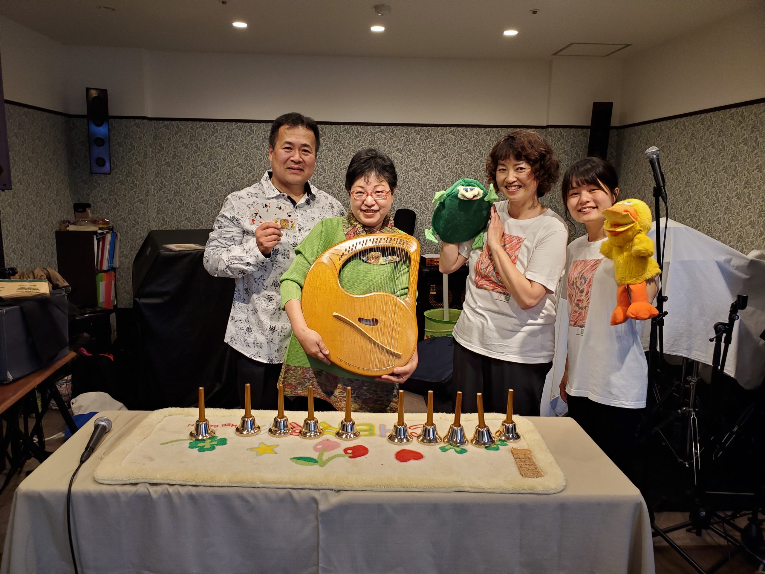 ご奉仕「竪琴弾き語り〜お笑い中心ライブ」